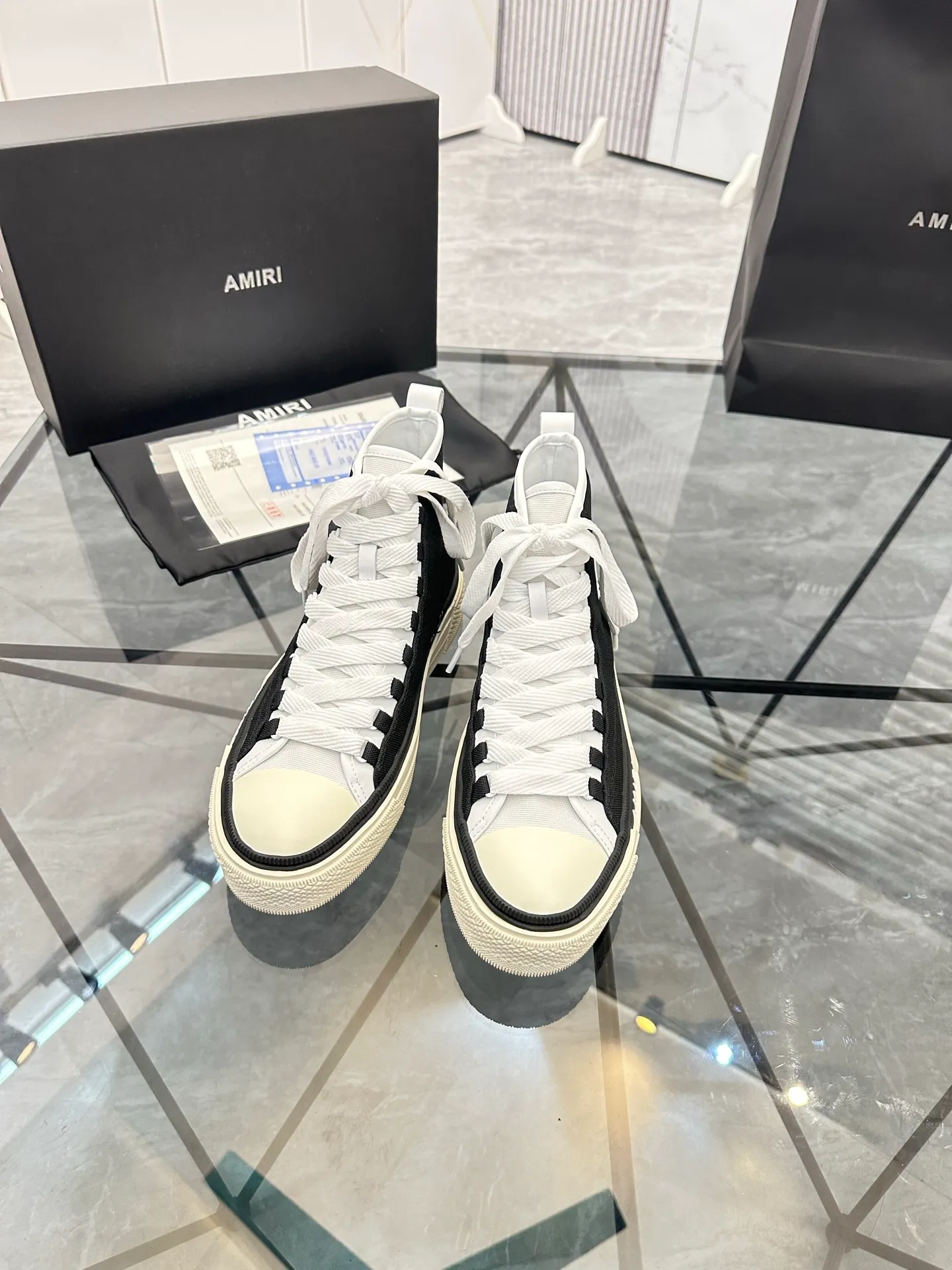 Men's shoes: 💰P560¥ Guangzhou top quality Product trademark: AMIRI* "Amir*" high-top casual shoes Regular size: 39-44 (can be customized to 45) Product materials: upper imported first-layer cowhide stitching original material, sheepskin lining, original outsole. Number: 525